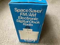 Réveil vintage GE General Electric avec radio AM/FM 7-4624, neuf dans sa boîte