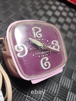 Réveil vintage General Electric modèle 7368 États-Unis violet avec chiffres originaux en fonctionnement