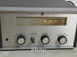 Station de base émetteur-récepteur vintage GE Mastr Executive s'allume / Microphone et manuels