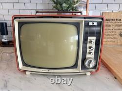 Téléviseur CRT portable noir et blanc rétro rouge General Electric GE M112YRD 10,5 pouces vintage des années 1960