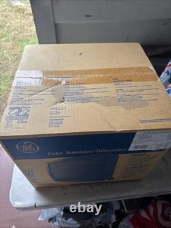 Téléviseur couleur vintage GE (General Electric) modèle 13GP341 1996 NEUF jamais ouvert
