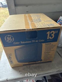 Téléviseur couleur vintage GE (General Electric) modèle 13GP341 1996 NEUF jamais ouvert