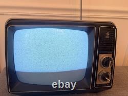 Téléviseur rétro blanc GENERAL ELECTRIC Performance GE 12XB9104V vintage de 1980 fonctionne