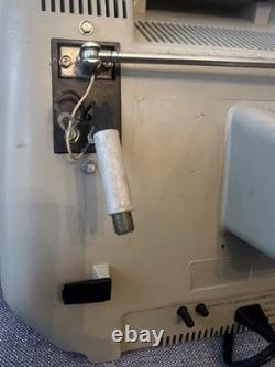 Téléviseur rétro blanc GENERAL ELECTRIC Performance GE 12XB9104V vintage de 1980 fonctionne