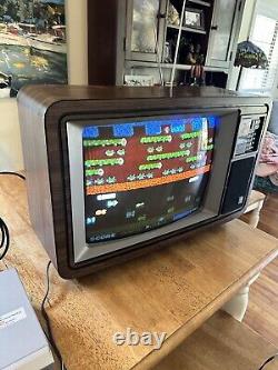 Télévision CRT couleur vintage GE General Electric de 19 pouces avec entrées RCA pour les jeux, année 1983