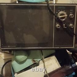 Télévision vintage à semi-conducteurs General Electric