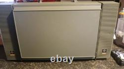 Tourne-disque portable Vintage GE General Electric Wildcat. Reconditionné, excellent.