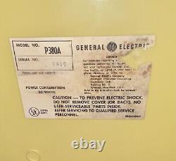 Tourne-disque stéréo Vintage de General Electric, modèle P-3&0A jaune banane