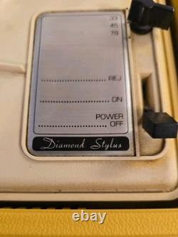 Tourne-disque vintage GE General Electric 8-6550 P380D jaune