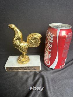 Trophée Vintage GE General Electric LE PRECOCE ATTRAPE LE VER Cock Rooster
