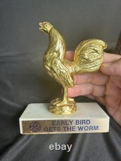 Trophée Vintage GE General Electric LE PRECOCE ATTRAPE LE VER Cock Rooster