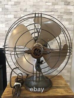 Un ventilateur oscillant à 3 vitesses Vintage GE General Electric Vortalex 16 en état proche du neuf