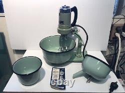 Universal Vintage Jade Green Electric Food Mixer E-770 Landers Frary & Clark