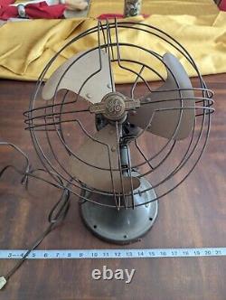 VIDÉO Ventilateur vintage de travail des années 1930 GE General Electric sur bureau Antique à tête pivotante