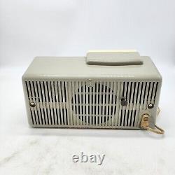 VINTAGE 1959-60 Gris et Blanc Radio-réveil à tube modèle C-405D de General Electric