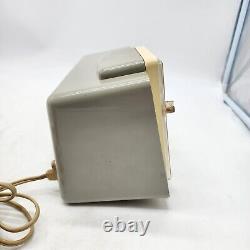 VINTAGE 1959-60 Gris et Blanc Radio-réveil à tube modèle C-405D de General Electric