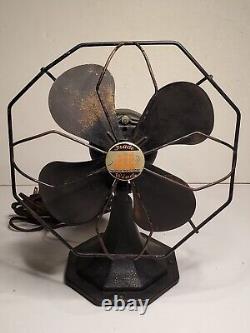 Ventilateur Vintage General Electric à 8 lames en métal modèle 49X718 en parfait état de marche.