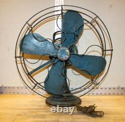 Ventilateur Vintage General Electric en Fonte 16 à Quatre Lames à Trois Vitesses Numéro de Catégorie 75425