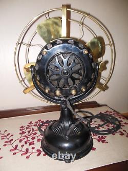 Ventilateur à crêpes General Electric avec cage et pales en laiton, de 12 pouces, restauré, breveté en 1901.