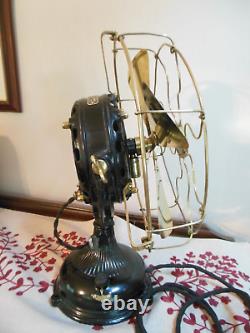 Ventilateur à crêpes General Electric avec cage et pales en laiton, de 12 pouces, restauré, breveté en 1901.