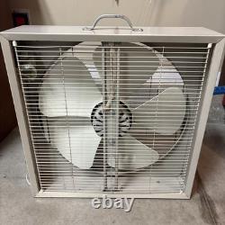 Ventilateur de boîte vintage General Electric GE à 3 vitesses, réversible électriquement. Fonctionne très bien.