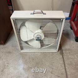 Ventilateur de boîte vintage General Electric GE à 3 vitesses, réversible électriquement. Fonctionne très bien.