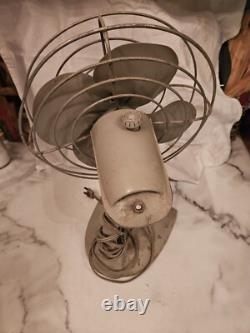 Ventilateur de bureau en métal oscillant GE General Electric vintage antique. Fonctionne toujours.