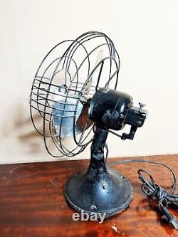 Ventilateur de bureau oscillant Vintage General Electric Vortalex des années 1940, fonctionnant comme un objet antique