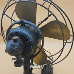 Ventilateur de bureau oscillant antique vintage GE General Electric à 4 pales en laiton, en fonte