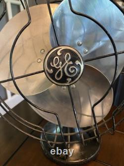 Ventilateur de bureau oscillant silencieux GE No. 49X723 vintage vers 1940, en état de marche