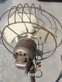 Ventilateur de sol sur pied General Electric d'époque Art déco des années 30-40, style vintage, 42 pouces de hauteur, avec 10 pales.