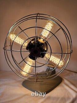 Ventilateur de table General Electric vintage transformé en lampe steampunk avec ampoule de style Edison