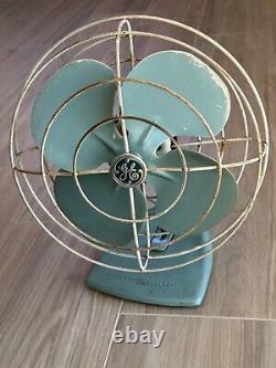 Ventilateur oscillant GE General Electric vintage des années 1950 30 cm. Testé et fonctionnel aux États-Unis.