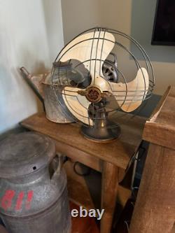 Ventilateur oscillant vintage General Electric à vitesses multiples