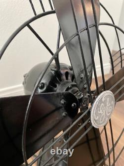Ventilateur oscillant vintage restauré GE General Electric à 4 pales en acier lourd noir