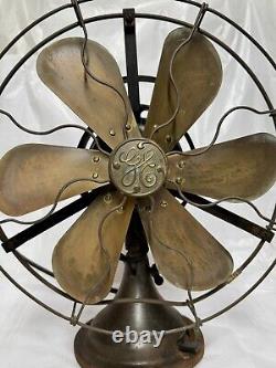 Ventilateur vintage GE à 6 pales avec cage en laiton et poignée - Fonctionne - 13