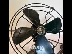 Ventilateur vintage General Electric original à base verte foncée fonctionne