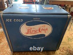 Vintage 1940's General Electric Double Dot Embossed Pepsi Cola Ice Chest Cooler