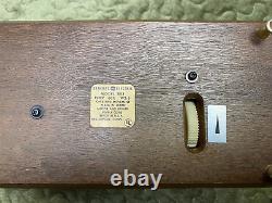 Vintage 1950s General Electric Modèle 8113 Walnut Wood Flip Clock Works