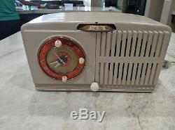 Vintage 1953 General Electric Radio, Modèle 543 - == == Restauré