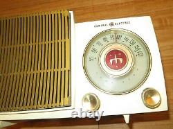 Vintage 1955 General Electric Tube Radio Musaphonic Modèle 476