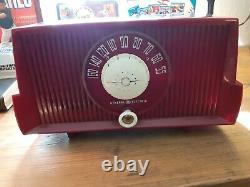 Vintage Années 1950 General Electric Model Red Bakelite Tube Radio