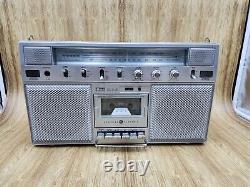Vintage Des Années 1980 Ge General Electric 3-5254a Boum Box Am/fm Radio Cassette Player