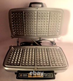 Vintage GE General Electric Chrome Automatic Grill Waffle Maker Model 14G44 translates to: 'Ancien Gaufrier Automatique en Chrome GE General Electric Modèle 14G44.'