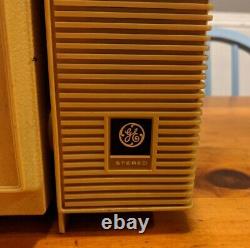 Vintage Ge General Electric Wildcat Record Player Portable Stereo Turntable