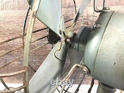 Vintage General Electric 2 Speed Cast Iron Oscillating Fan Modèle Fm12s41
