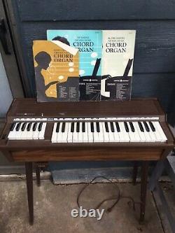Vintage General Electric 3-octave Chord Organe Portable