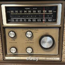 Vintage Général Electric AM/FM Stéréo en Noyer à l'état solide FONCTIONNEL