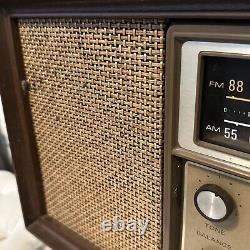 Vintage Général Electric AM/FM Stéréo en Noyer à l'état solide FONCTIONNEL