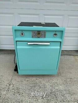 Vintage General Electric (ge) Wall Oven Circa 1957 Turquoise
